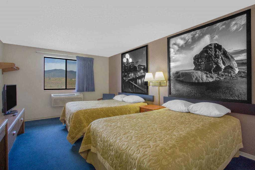 Super 8 By Wyndham Winnemucca Nv Eksteriør billede